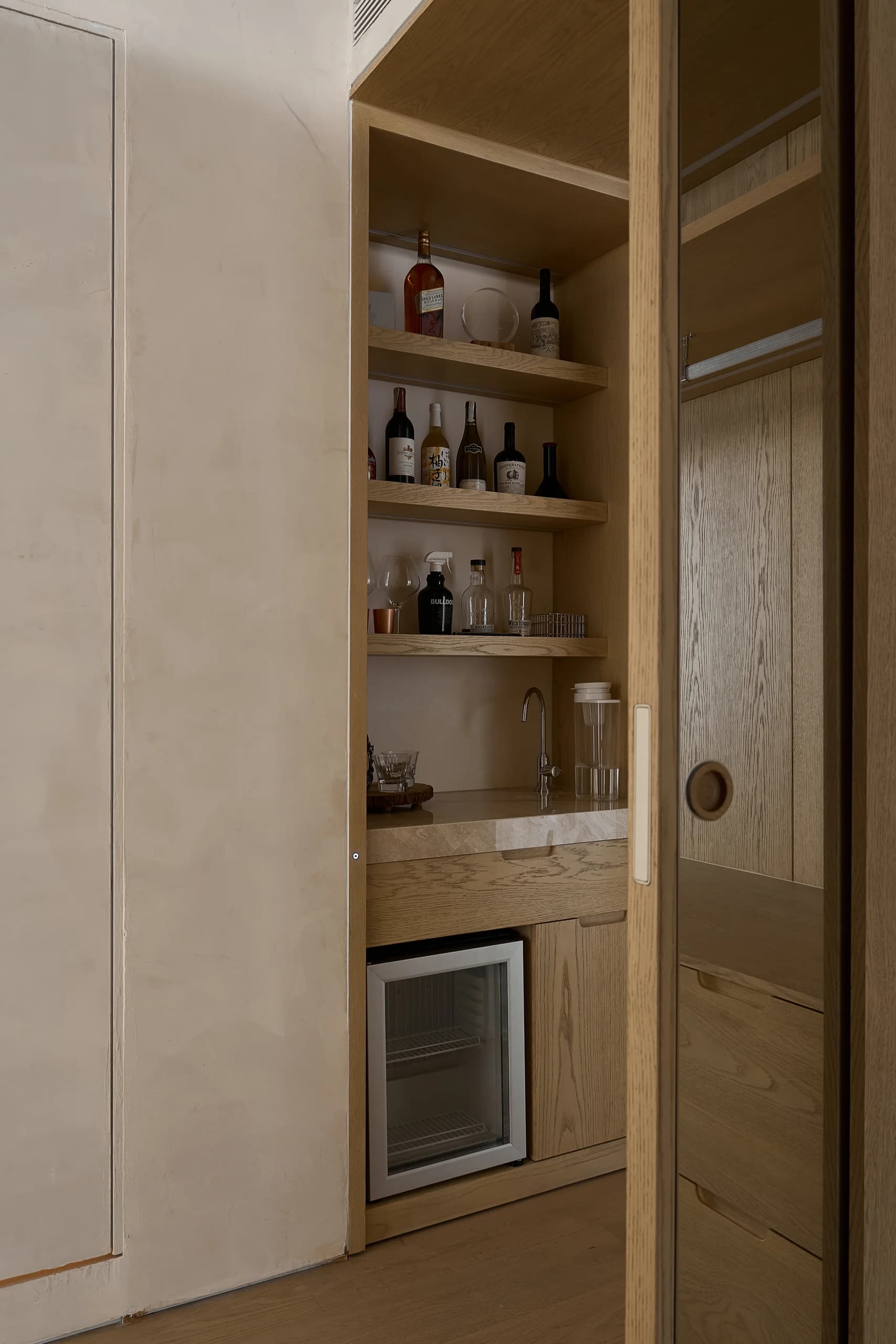 Doji Apartment — photograph 38