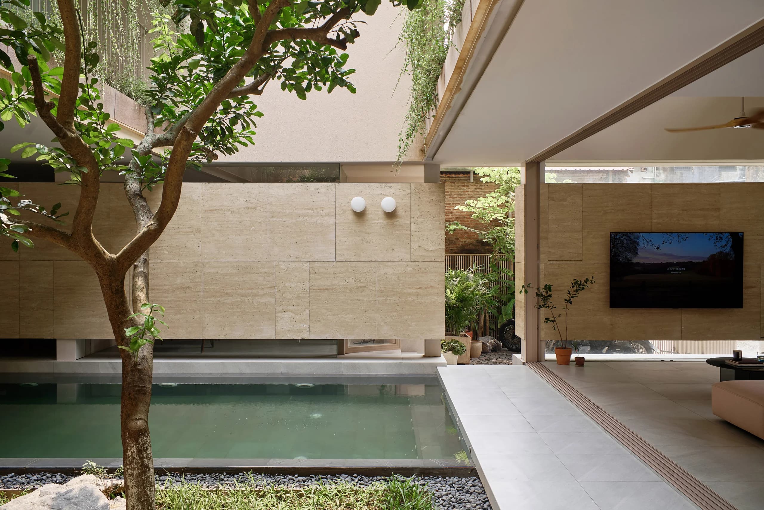 Duc Anh House — photograph 6
