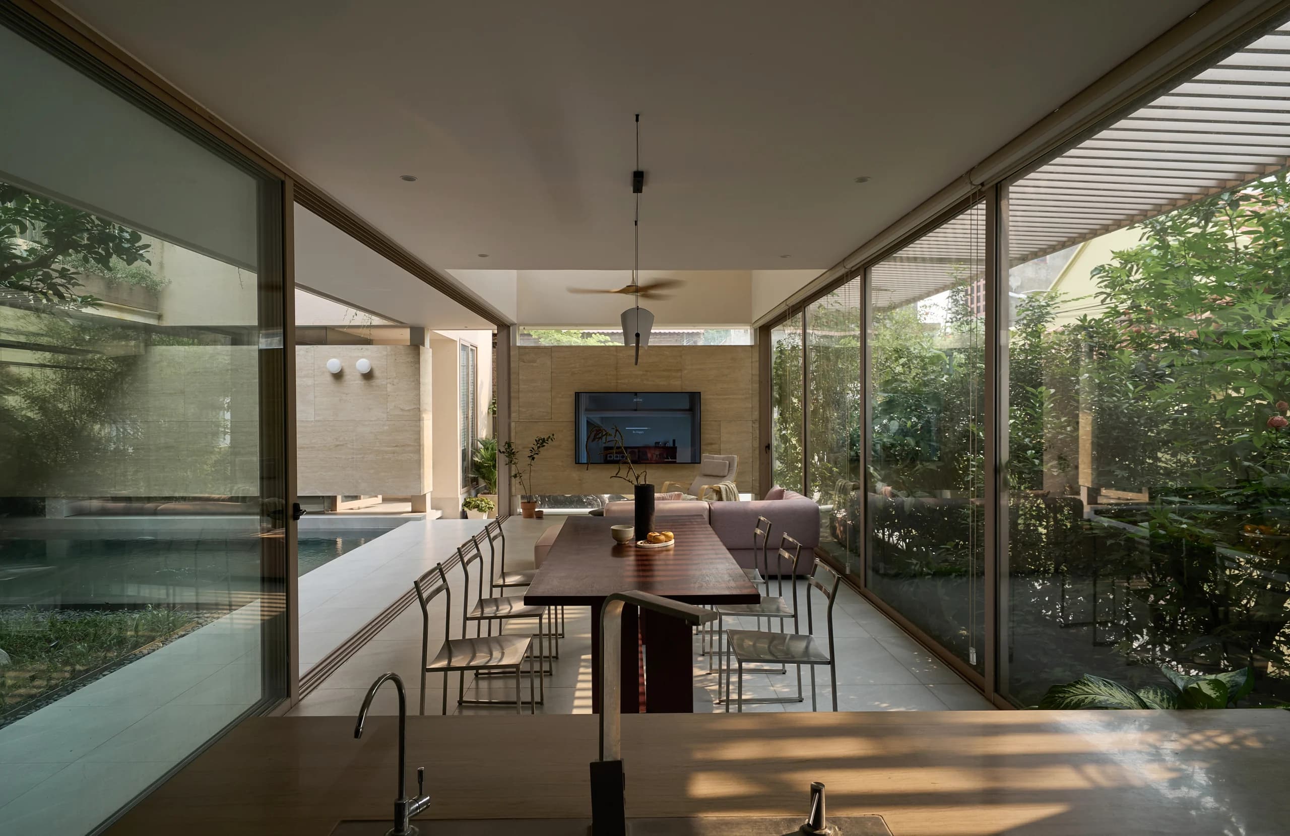 Duc Anh House — photograph 10